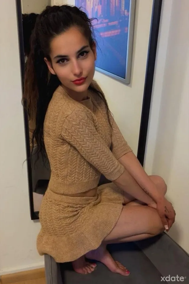 Mini skinny Teeny: enge Muschi – knackiger Analarsch, Deep Throat, Video drehen? — Foto 1